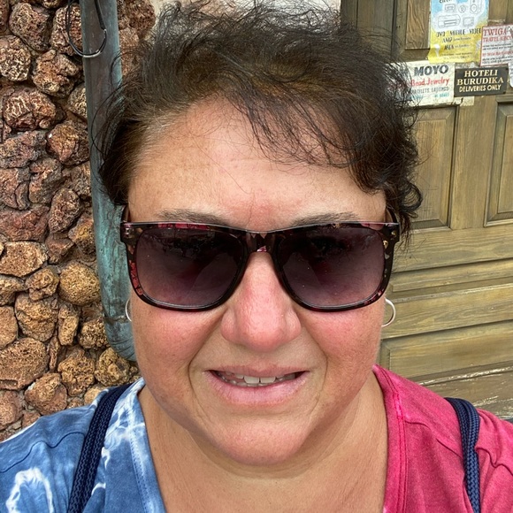 Meet your Posher, Melissa - Picture 1 of 1